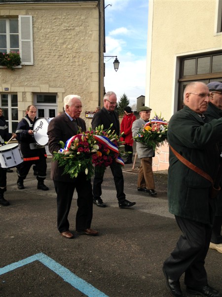 ceremonie_gerbe_mr_lemaire_claude_depart_mairie.jpg