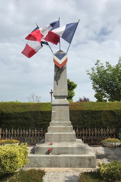 MONUMENT AUX MORTS