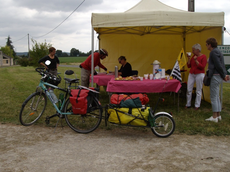 velo_avec_remorque_REDIMENTIONNE.JPG