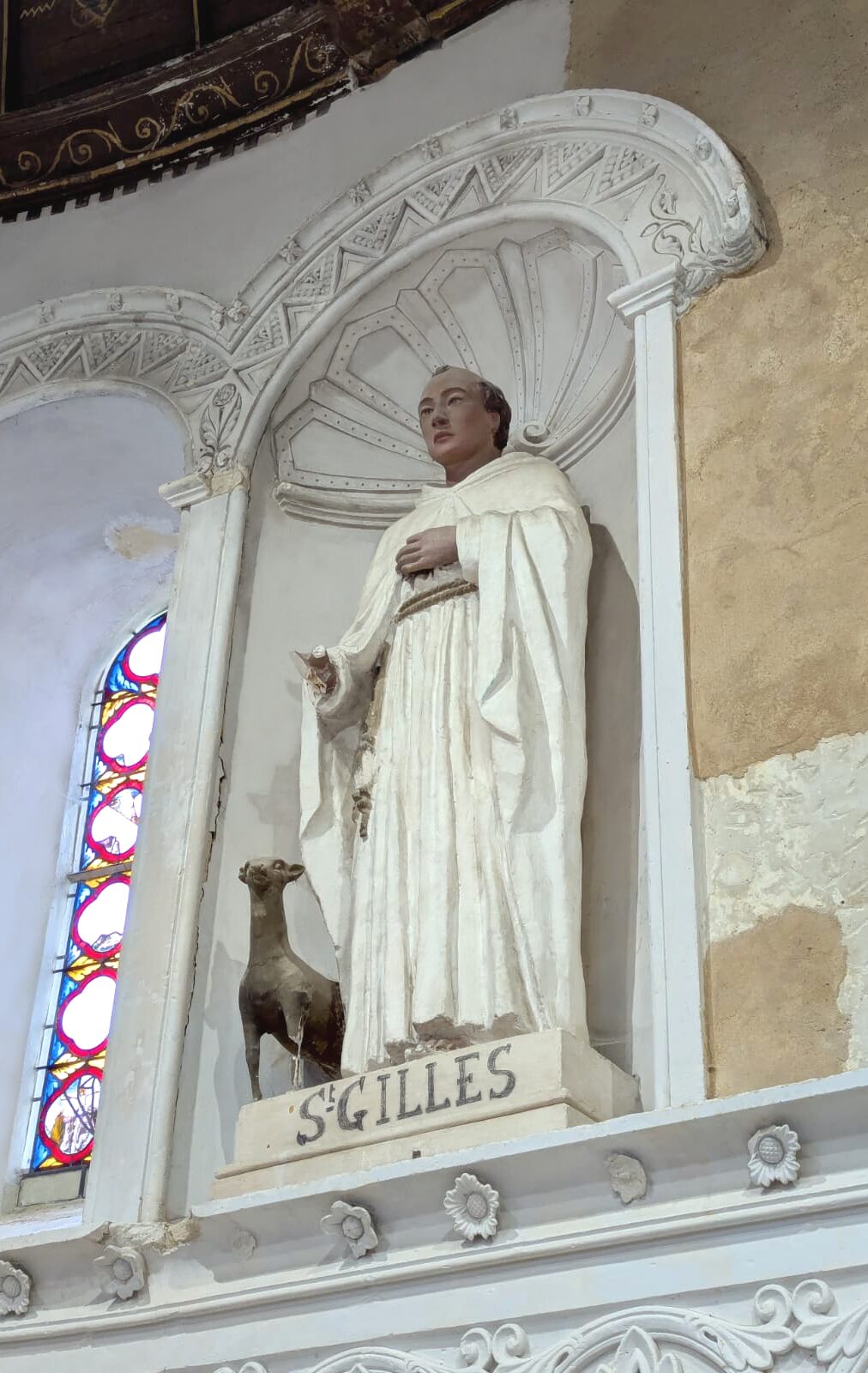 Statue de Saint-Gilles conservée dans l'église de Mauves-sur-Huisne