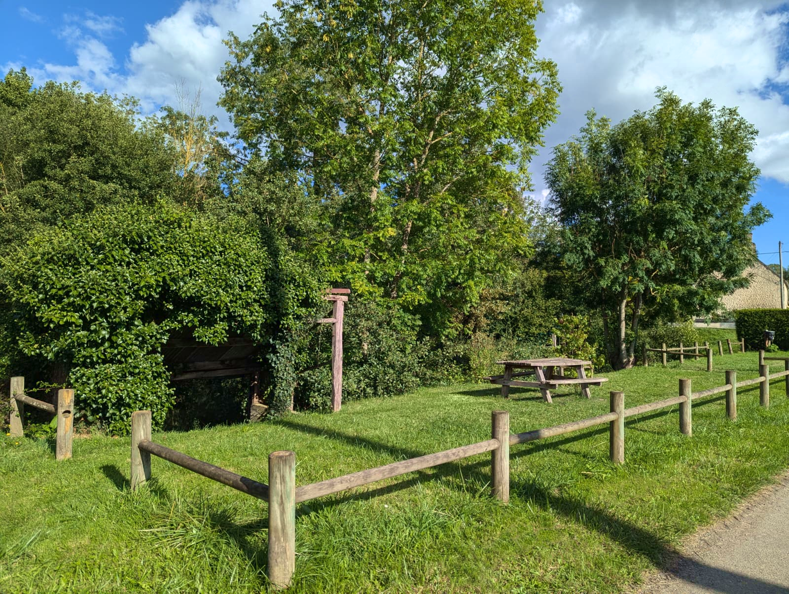 Aire de piquenique au bord de l'Huisne, Mauves-sur-Huisne