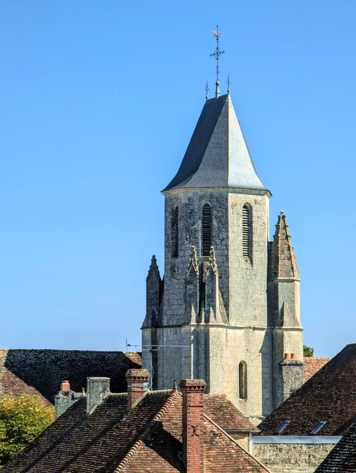 Clocher de l'église Saint-Pierre à Mauves-sur-Huisne