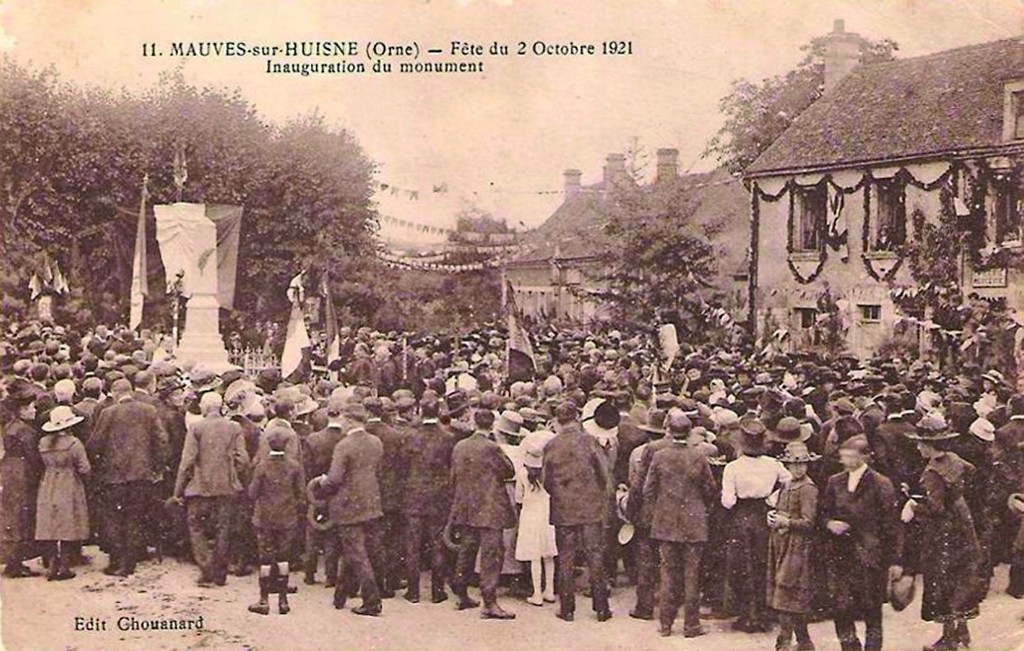 Carte postale - Inauguration du Monument aux Morts à Mauves-sur-Huisne