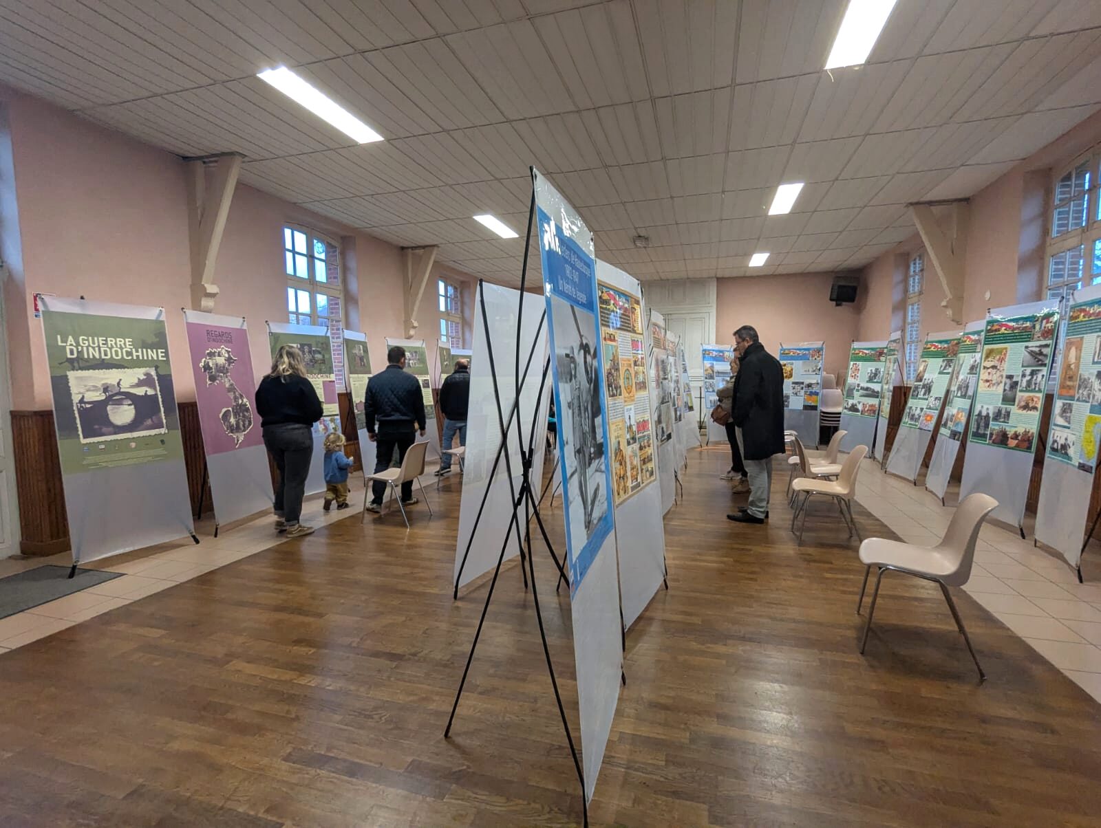 Exposition Anciens Combattants Salle Jeanne d'Arc - Mauves-sur-Huisne