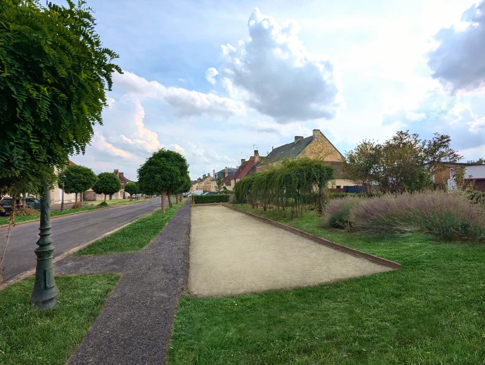 Terrain de pétanque au petit jardin - Mauves-sur-Huisne