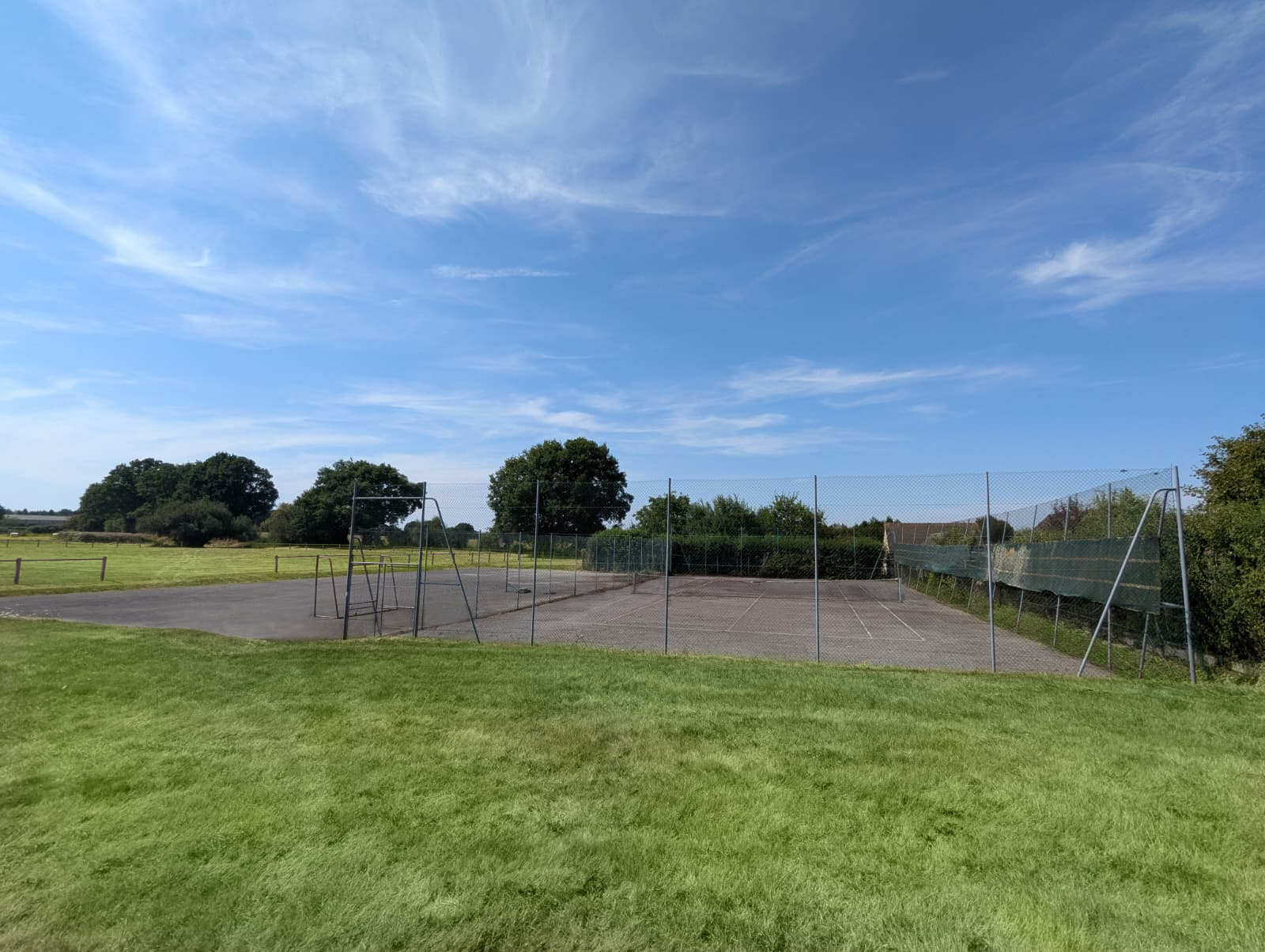 Terrain de tennis - Mauves-sur-Huisne