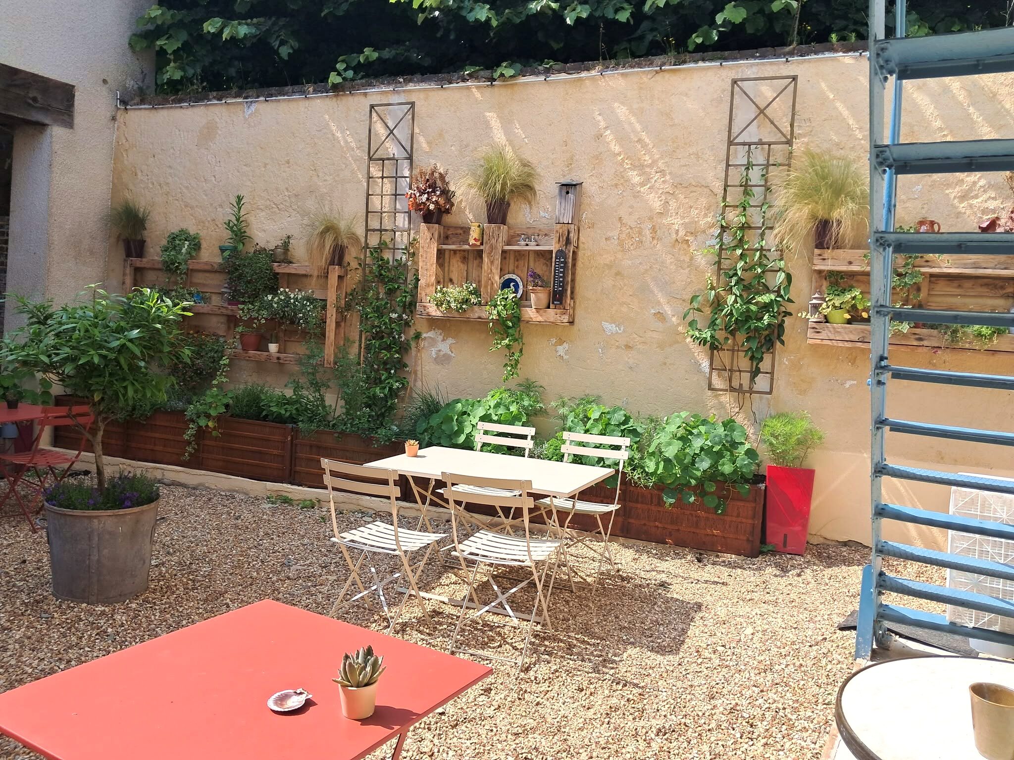 Terrasse d'un Été dans le Perche
